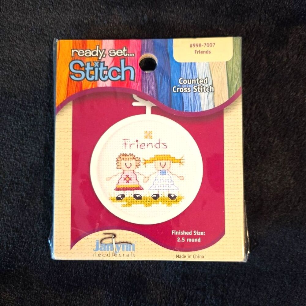Janlynn "Friends" Mini Counted Cross Stitch Kit 2.5" Round18 Count - #998-7007